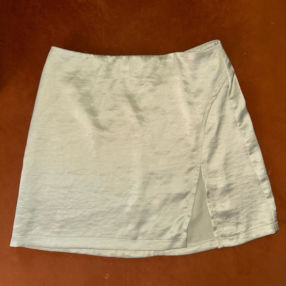 Forever 21 Satin High Waisted Mini Skirt in Light Green | M | NWT